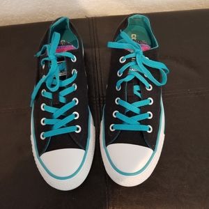 CONVERSE WOMEN'S ALL STAR LOW TOP.......